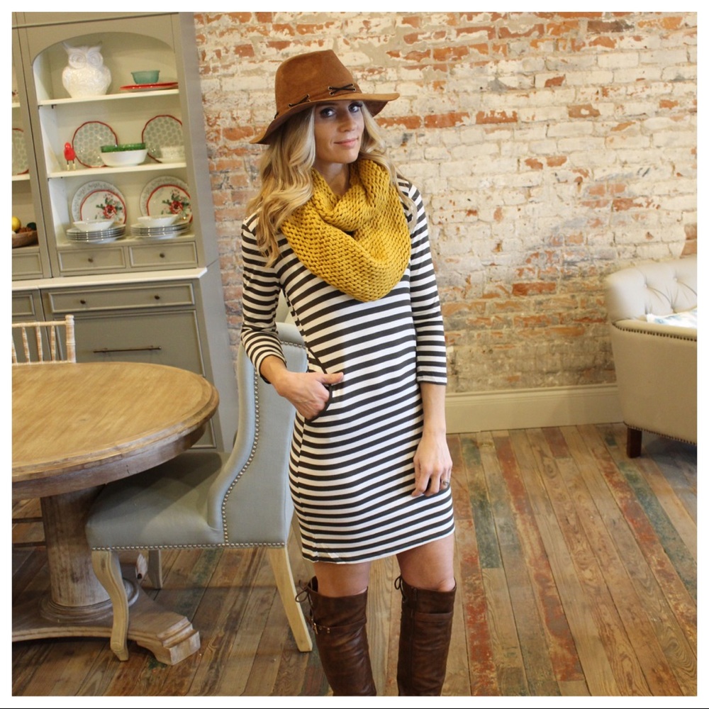 Olive striped dress with contrast solid trim - Picture 2 of 6